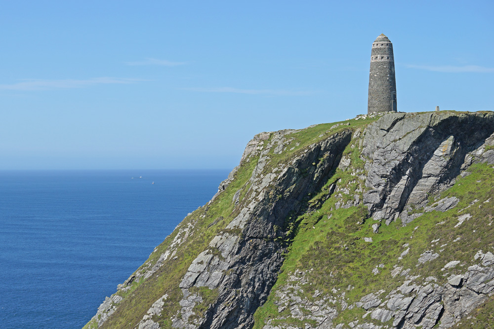 American Monument stands on cliff top on Oa Peninsula