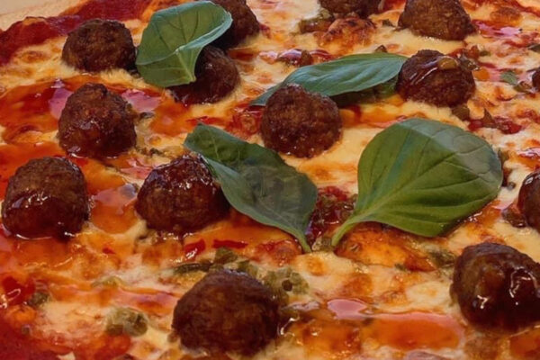 A delicious meatball pizza from Peatzeria on Islay