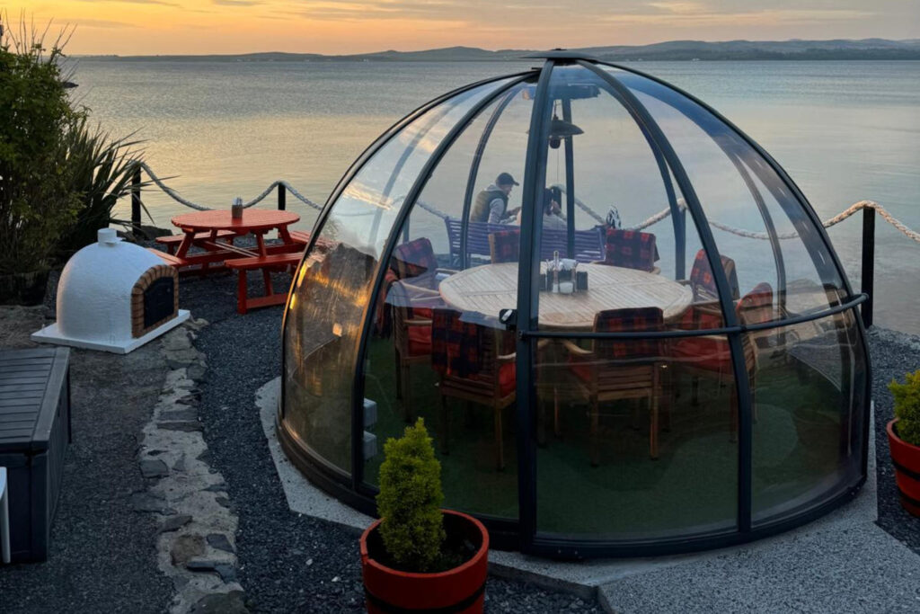 Outdoor dining pod on the shores of Lochindaal