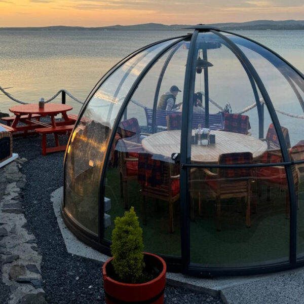 Outdoor dining pod on the shores of Lochindaal